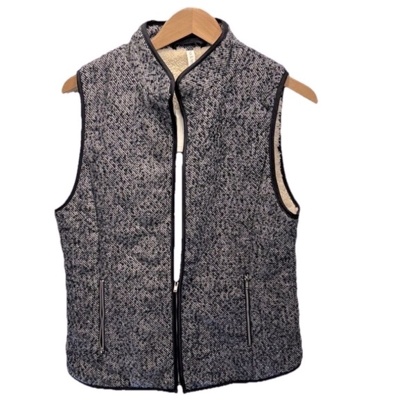Mia + Tess Women’s Navy White Zip Vest Large Faux Fur Lined Textured Pockets New - Picture 1 of 16
